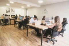 Zaměstnanci udržují fokus v práci s pomocí CRM