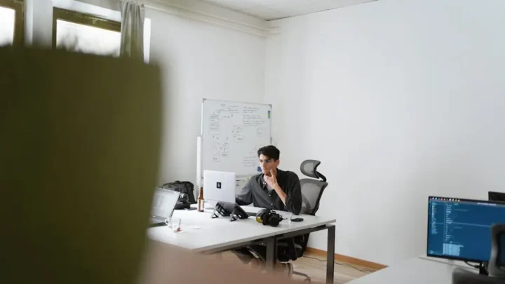 Onboarding zaměstnanců v moderní kanceláři