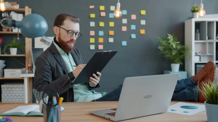 Ilustrace CRM pro e-shop s moderním designem