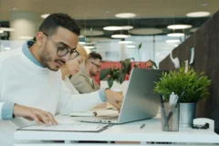 Caflou vs Pipedrive srovnání CRM systémů pro podnikatele